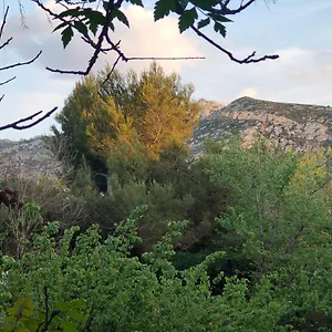 https://marseille-au-pied-des-calanques-plages-6-min.fr-provencehotel.com